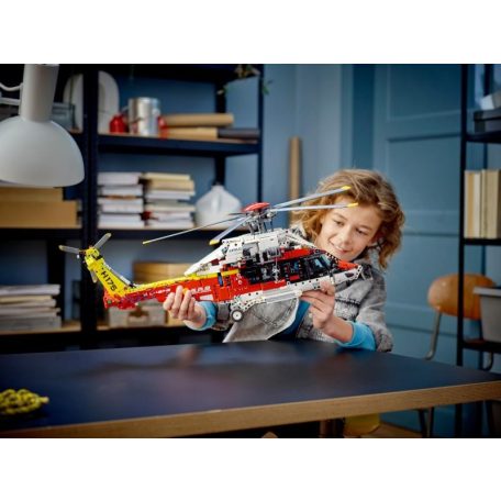 LEGO® Technic - Airbus H175 mentőhelikopter (42145)