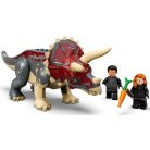  LEGO® Jurassic World - Triceratops támadása a teherautó ellen (76950)