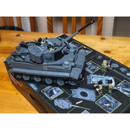 Tigris tank (fekete) építőkészlet, doboz nélkül