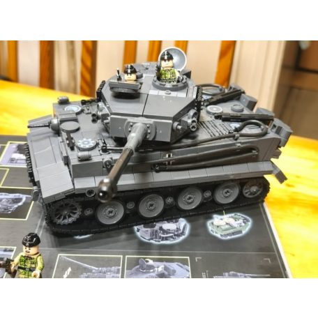 Tigris tank (fekete) építőkészlet, doboz nélkül