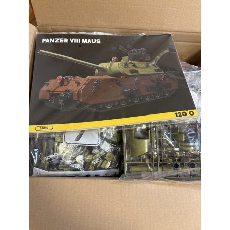 MAUS óriástank 3300+ darabos, légvédelemmel