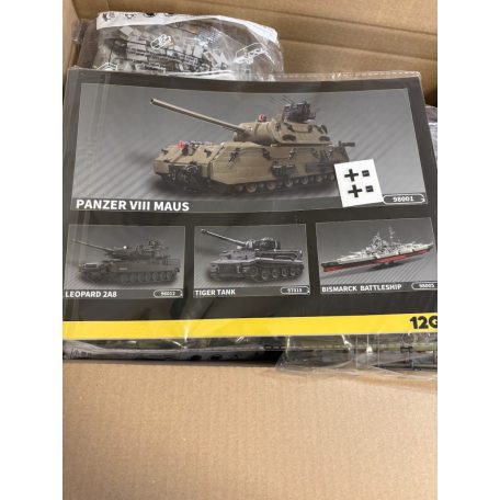 MAUS óriástank 3300+ darabos, légvédelemmel