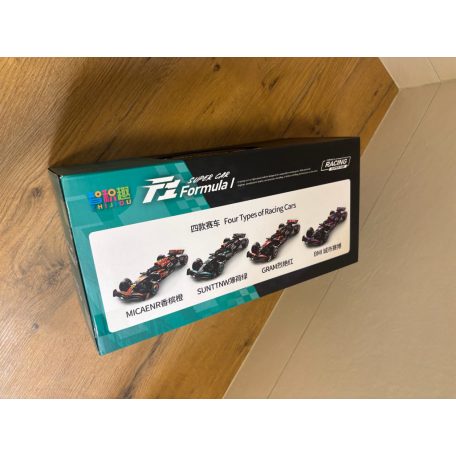 Forma-1 versenyauto, 1400+ darabos