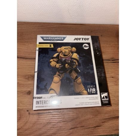 Warhammer Imperial Fists Intercessors, with bolt rifle